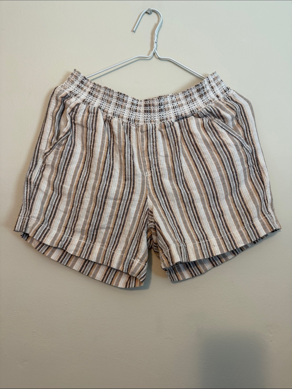 Briggs BOHO Beige, Tan & Gray Striped High-Waist Shorts size small NWOT